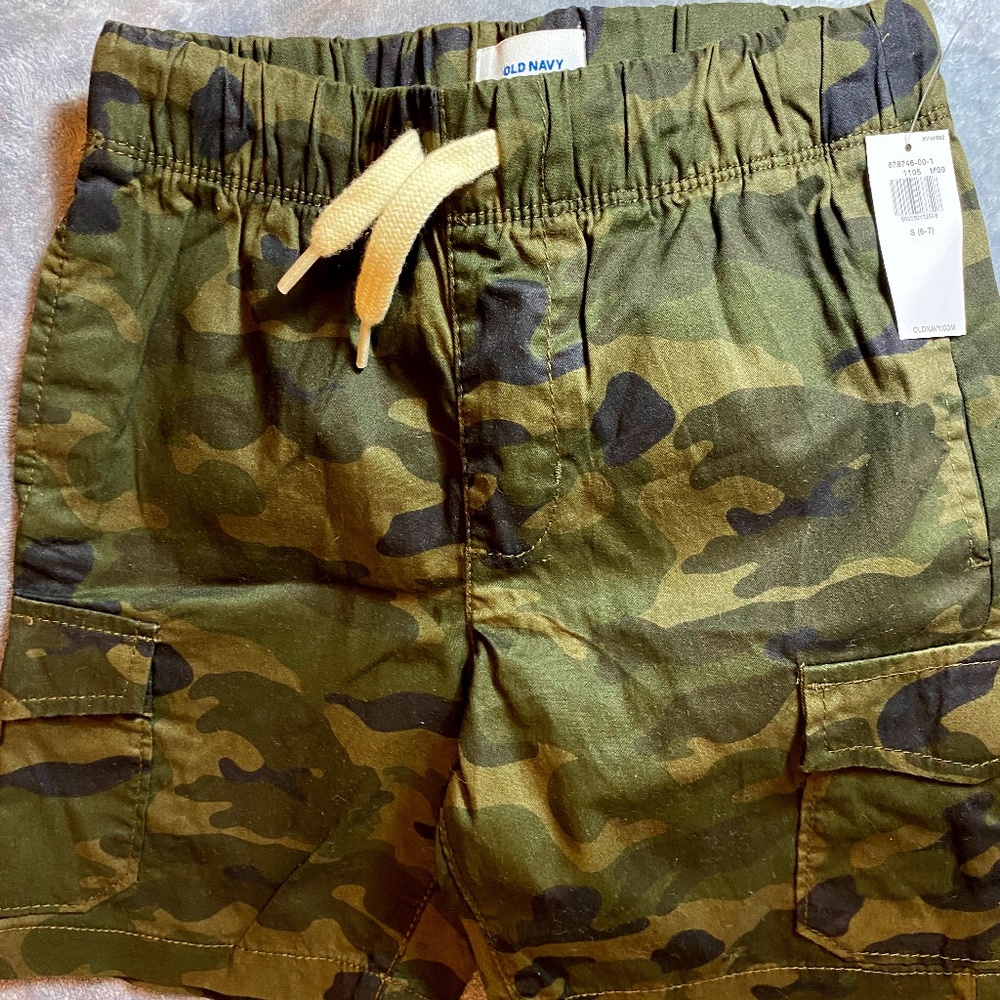 Old Navy Camouflage Shorts, S (6-7), Brand New